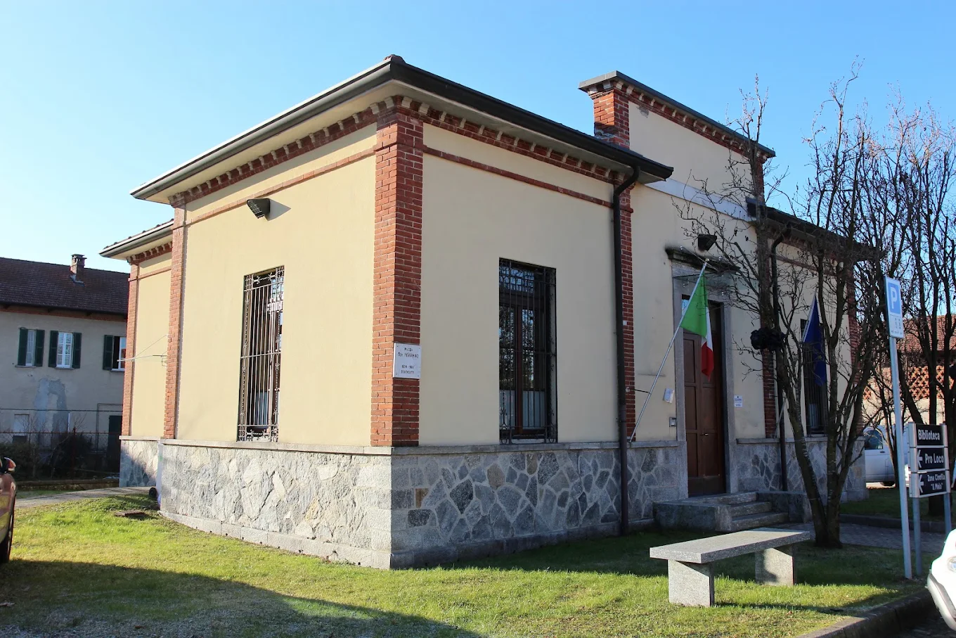 The Public Library of Bodio Lomnago building on a sunny day